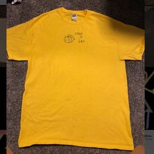 c’est la bee unisex t-shirt
